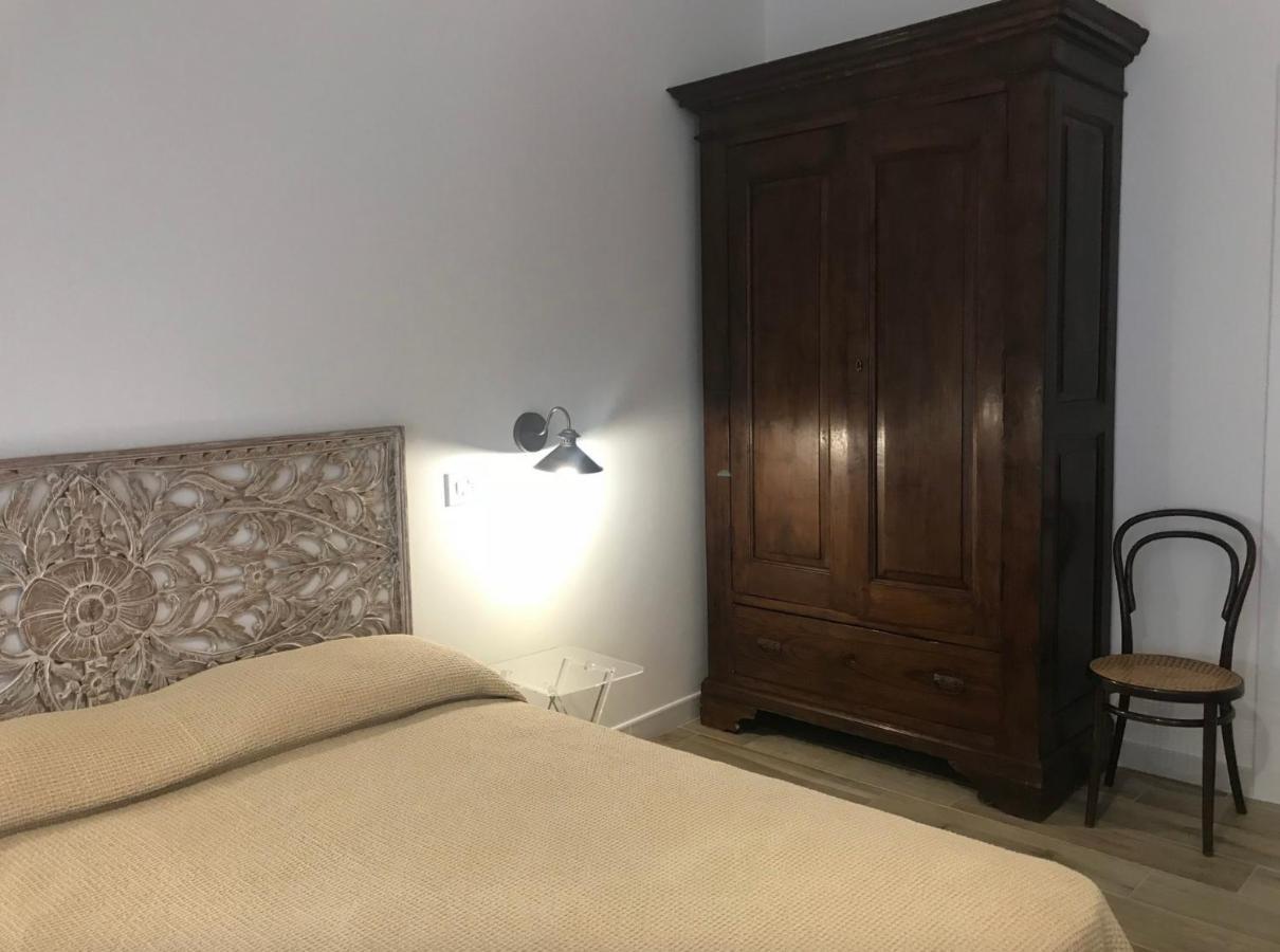Bellhome 1 - Elegante Appartamento Nel Centro Di Bari Ngoại thất bức ảnh